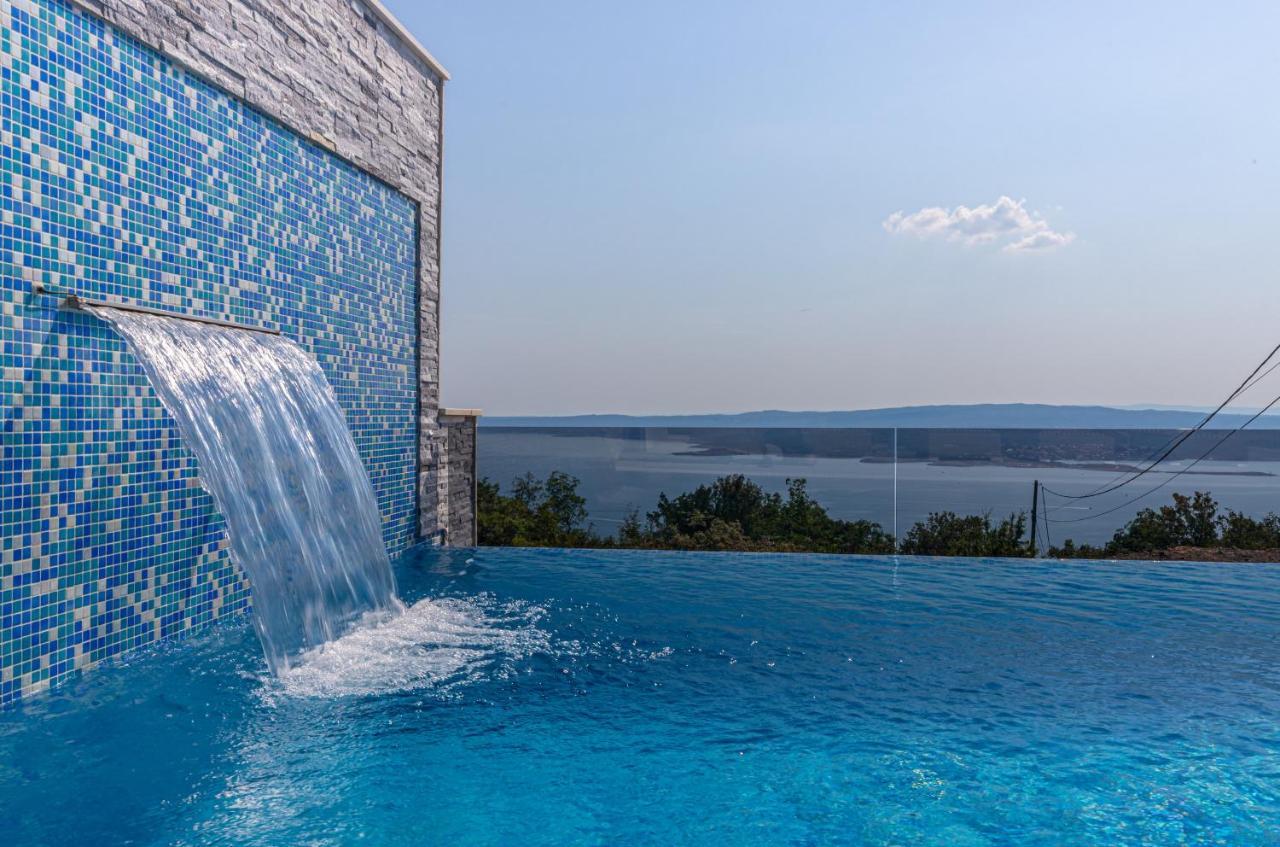 Luxury Villa Lorena With Heated Pool, Jacuzzi,Sauna And Seaview Цриквеница Экстерьер фото
